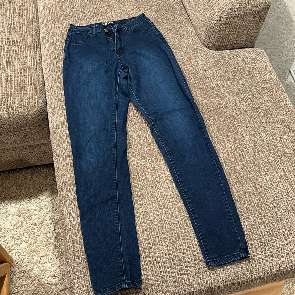 booty enhancing dark skinny jeans